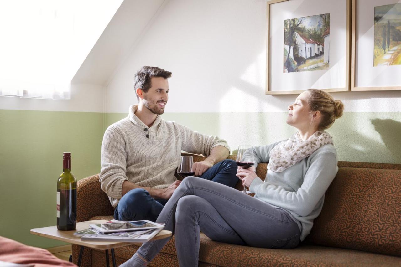 Weingut & Gastezimmer Edelmann Göttlesbrunn Eksteriør billede