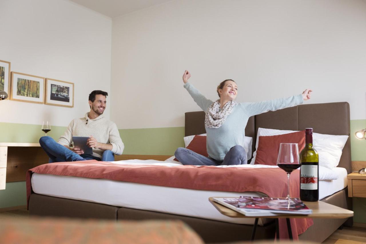 Weingut & Gastezimmer Edelmann Göttlesbrunn Eksteriør billede