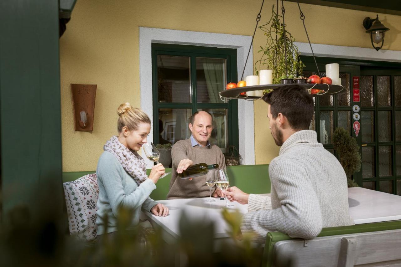 Weingut & Gastezimmer Edelmann Göttlesbrunn Eksteriør billede