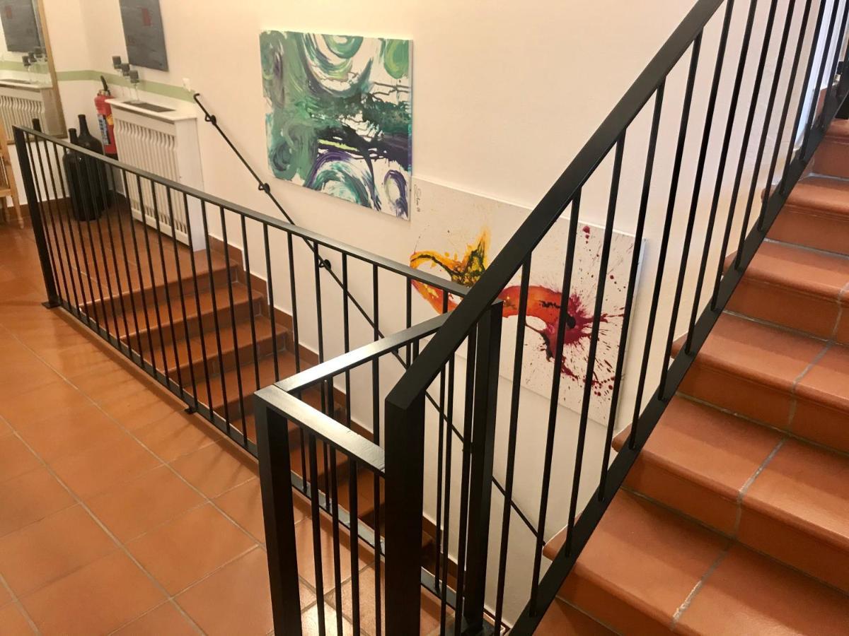 Weingut & Gastezimmer Edelmann Göttlesbrunn Eksteriør billede