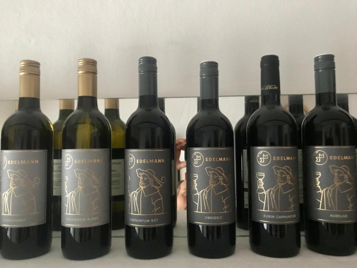 Weingut & Gastezimmer Edelmann Göttlesbrunn Eksteriør billede
