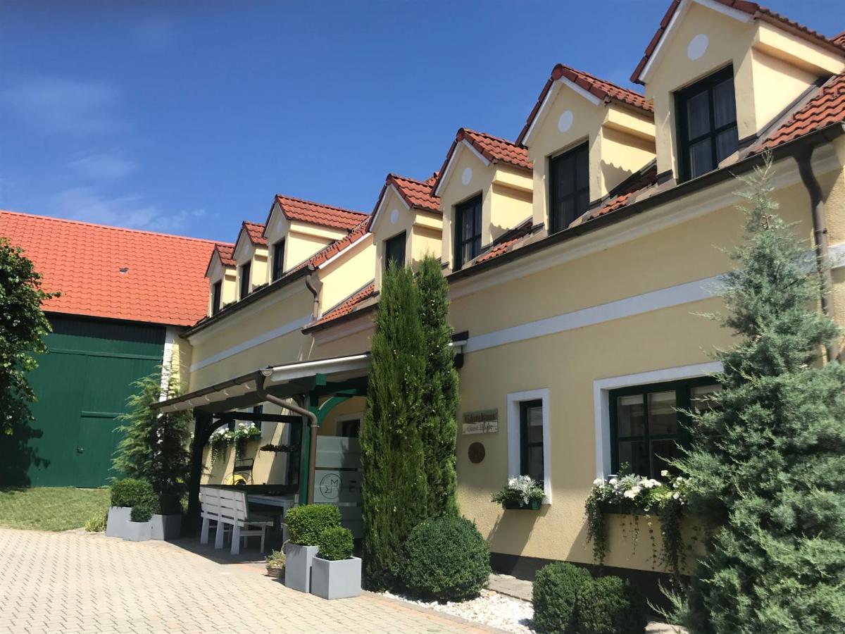 Weingut & Gastezimmer Edelmann Göttlesbrunn Eksteriør billede